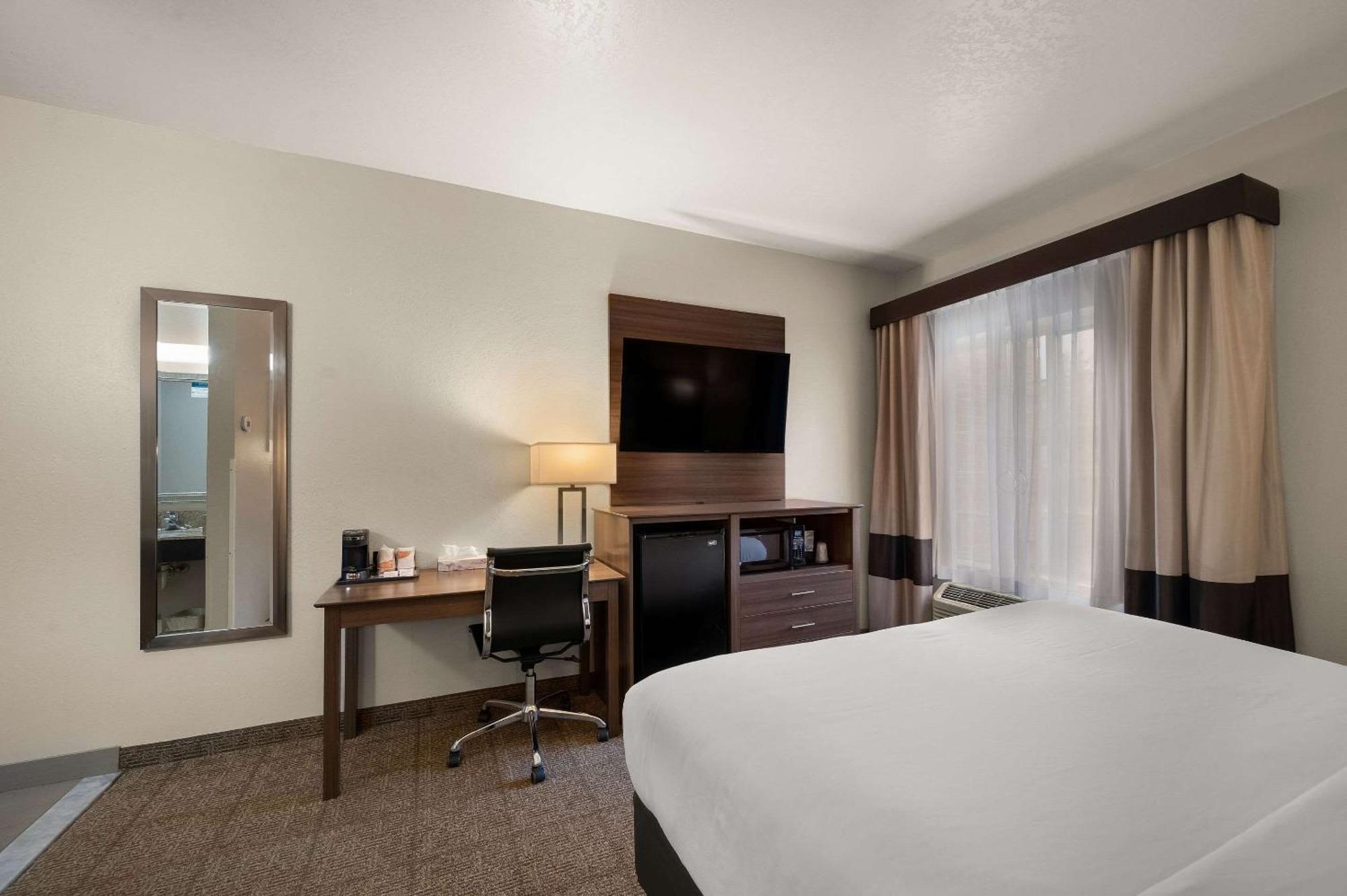 Comfort Inn & Suites Fenton Экстерьер фото
