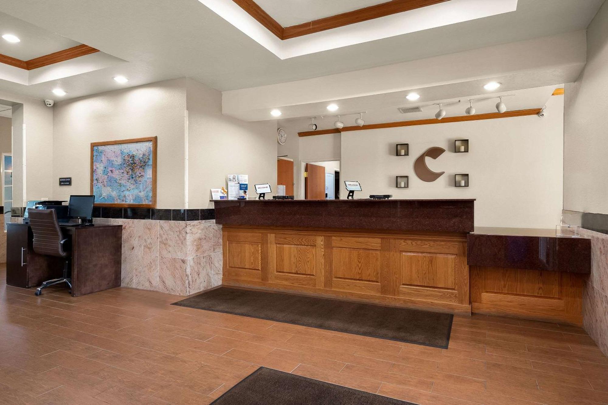 Comfort Inn & Suites Fenton Экстерьер фото