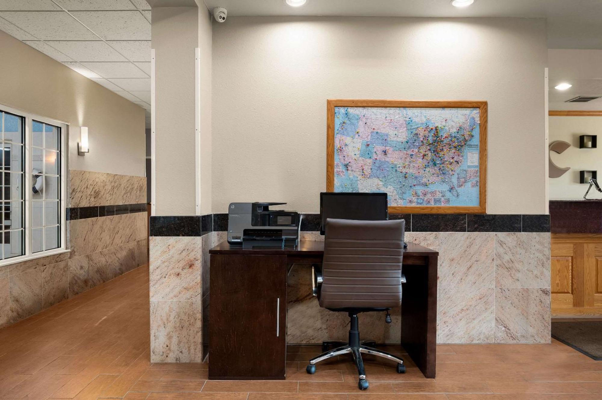 Comfort Inn & Suites Fenton Экстерьер фото