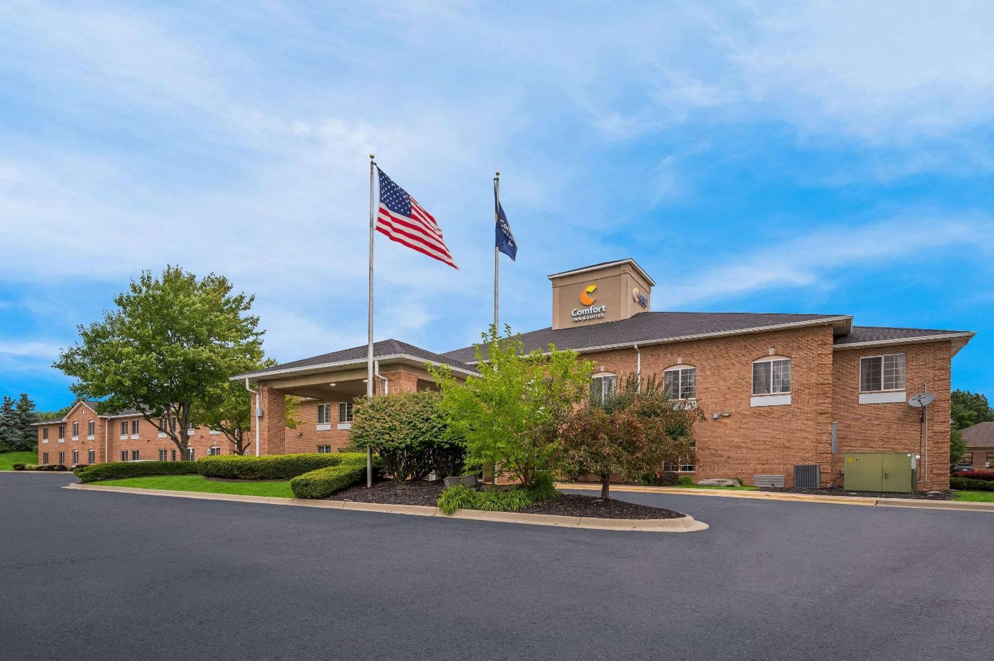 Comfort Inn & Suites Fenton Экстерьер фото