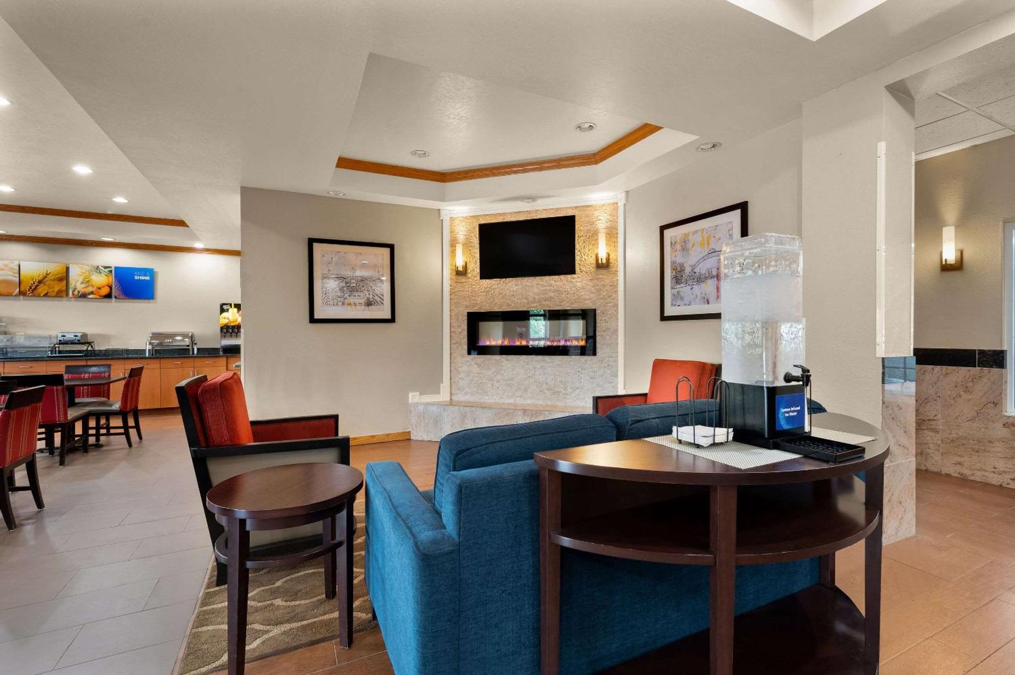 Comfort Inn & Suites Fenton Экстерьер фото