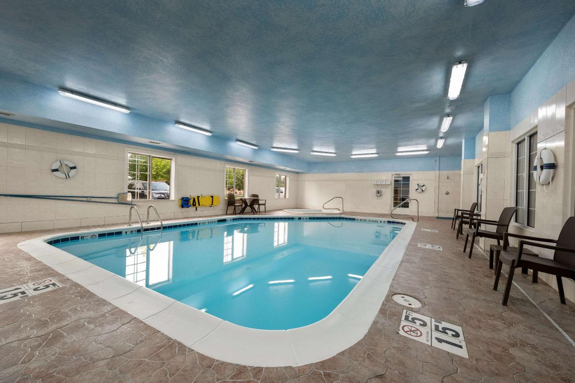Comfort Inn & Suites Fenton Экстерьер фото